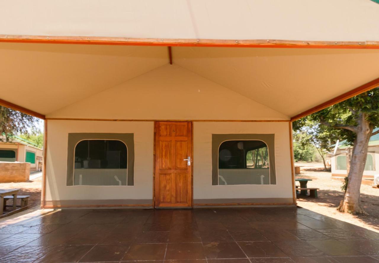 Eagle Waters Wildlife Resort Hartbeespoort Exterior photo