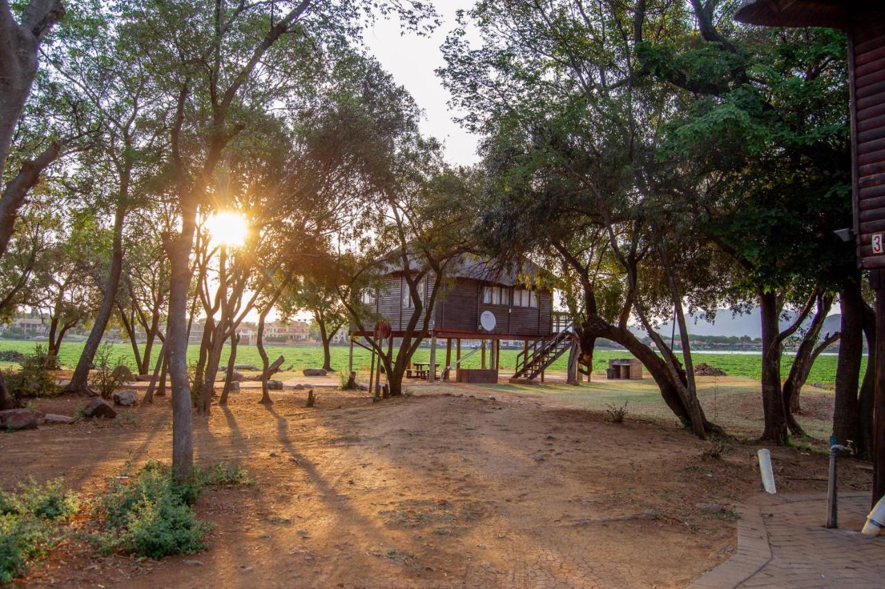 Eagle Waters Wildlife Resort Hartbeespoort Exterior photo