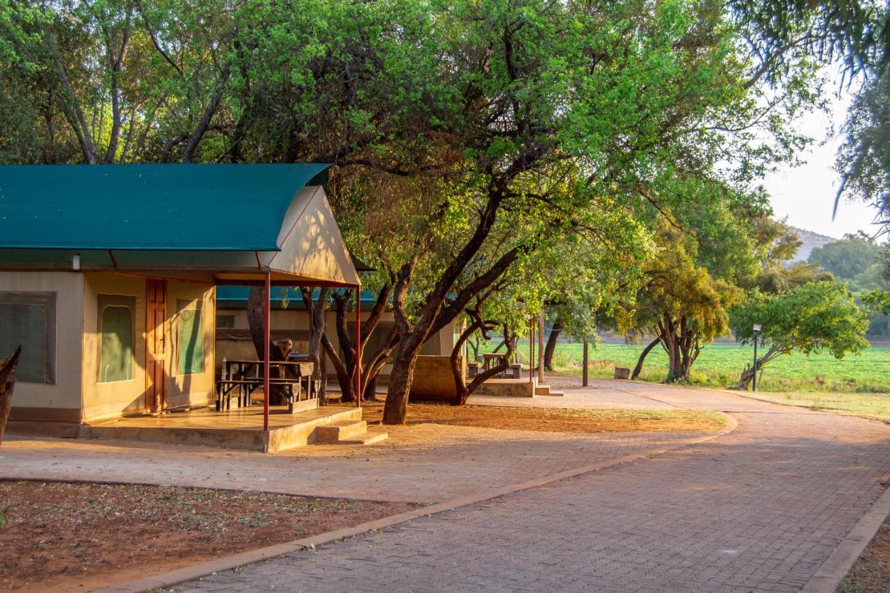 Eagle Waters Wildlife Resort Hartbeespoort Exterior photo