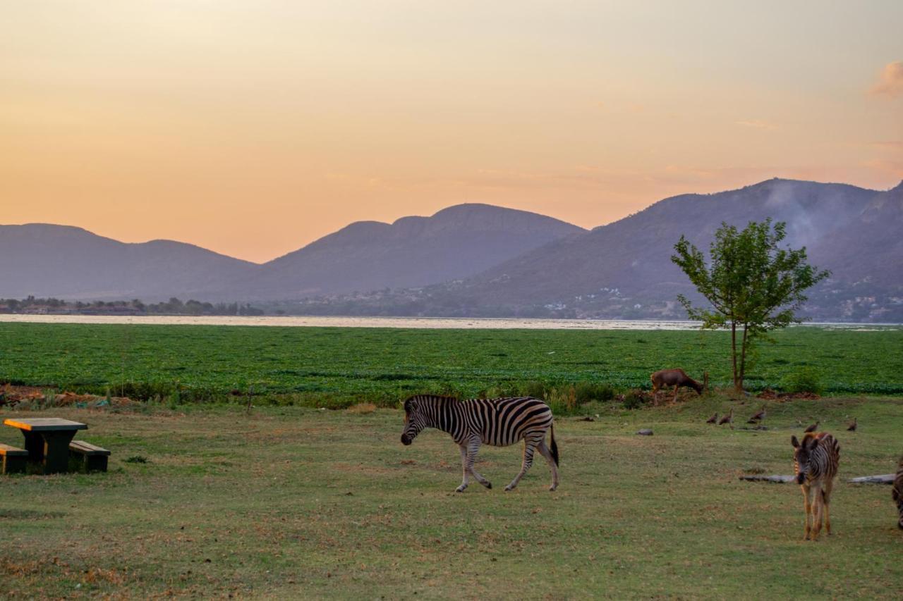 Eagle Waters Wildlife Resort Hartbeespoort Exterior photo