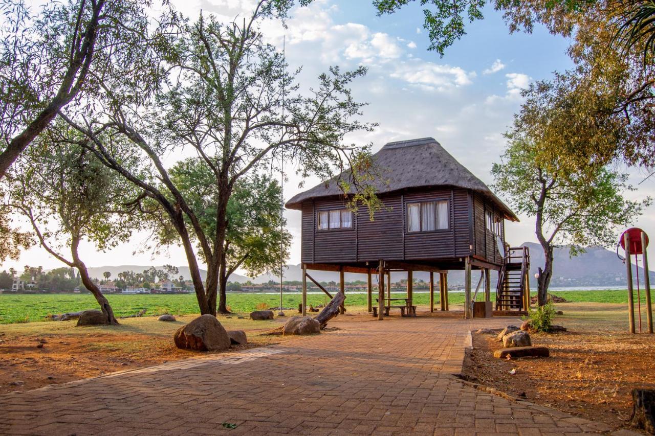 Eagle Waters Wildlife Resort Hartbeespoort Exterior photo