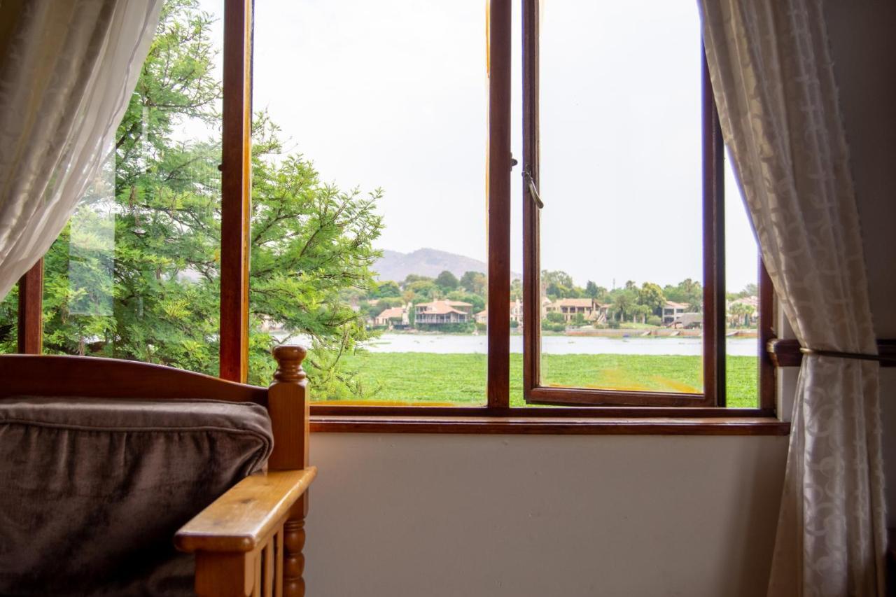 Eagle Waters Wildlife Resort Hartbeespoort Exterior photo
